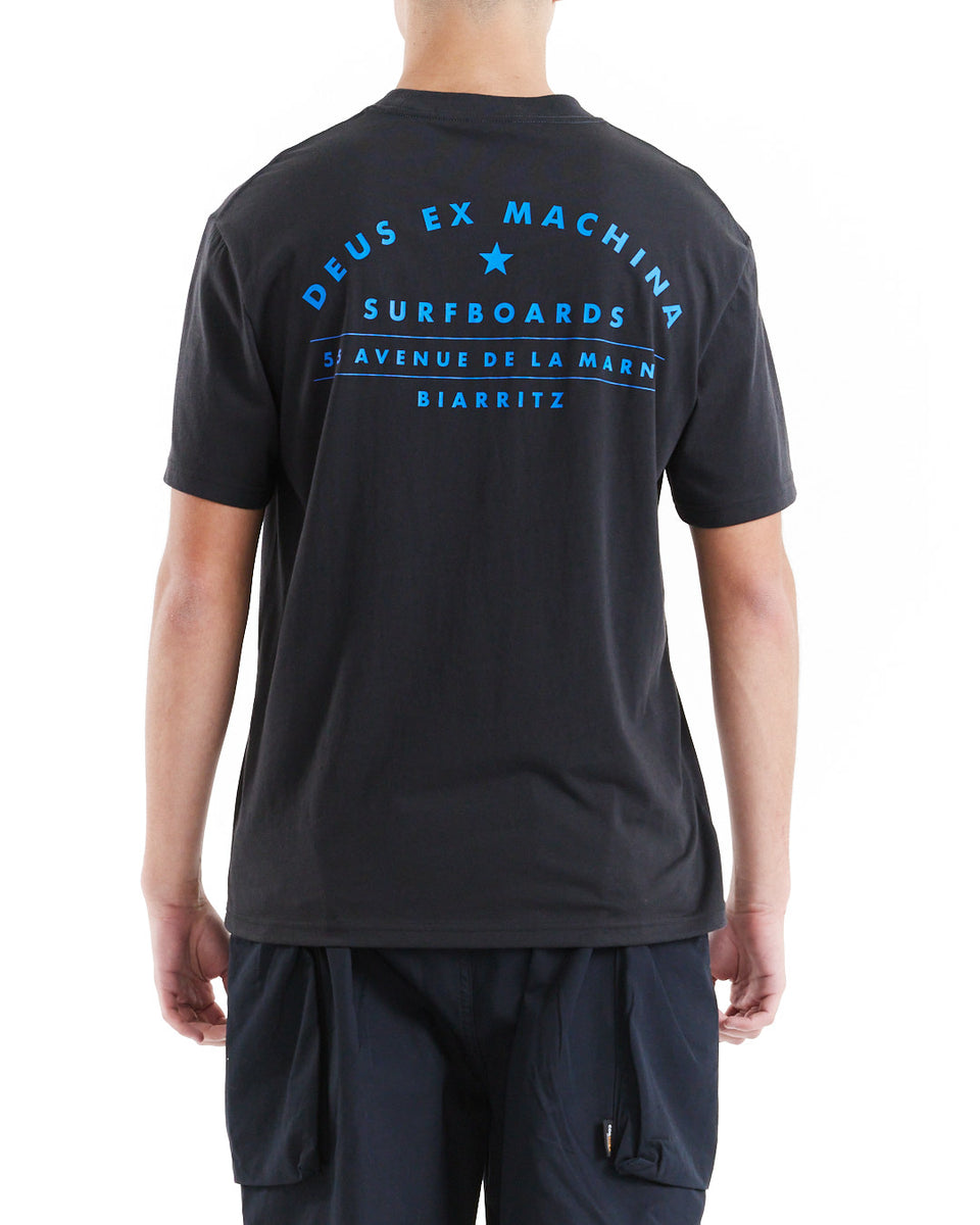BIARRITZ SURF ADDRESS TEE – Deus Ex Machina/デウスエクスマキナOfficial