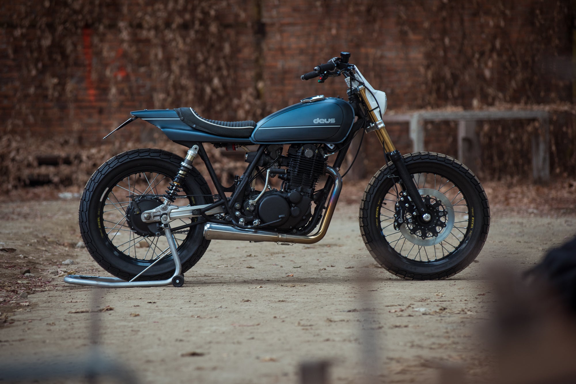 THE DEUS SR 500 MILANO STREET TRACKER / デウス SR 500 ミラノ ストリート トラッカー – Deus  Ex Machina/デウスエクスマキナOfficial