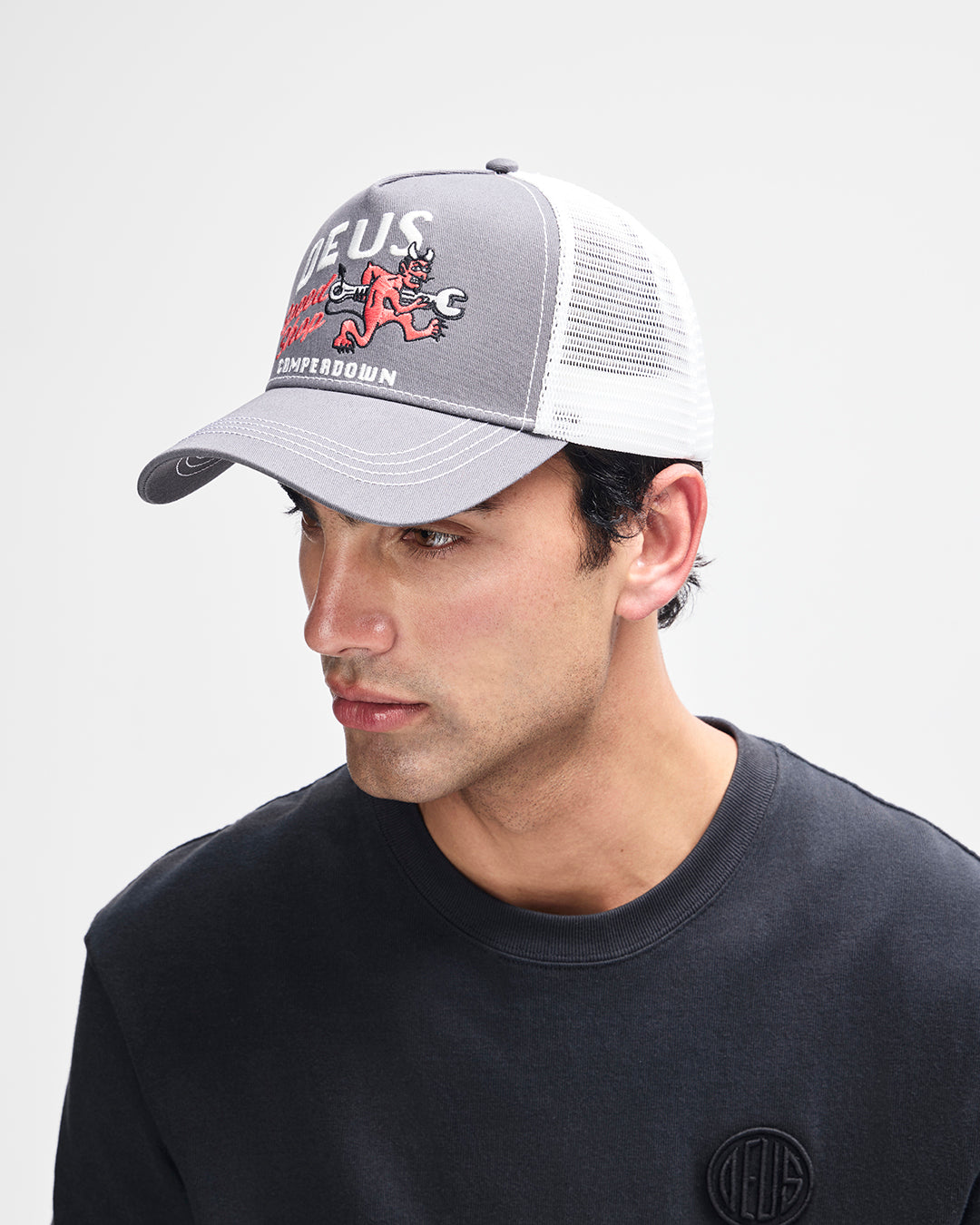 DOGLEG TRUCKER – Deus Ex Machina/デウスエクスマキナOfficial